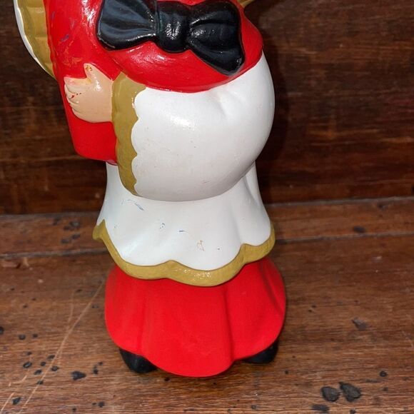 Vtg ceramic choir boy caroling with candle Christmas decoration - Picture 3 of 8